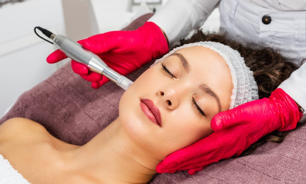 Woman Getting Microneedling With Skinpen Treatment | Mirror Mirror Aesthetics and Wellness in Tucson AZ